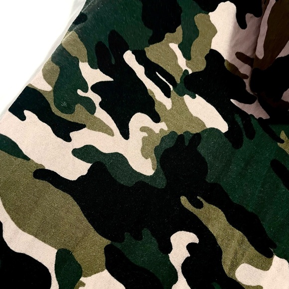 🟪 Army print green and black hooded front tie v-neck dress - Picture 4 of 4